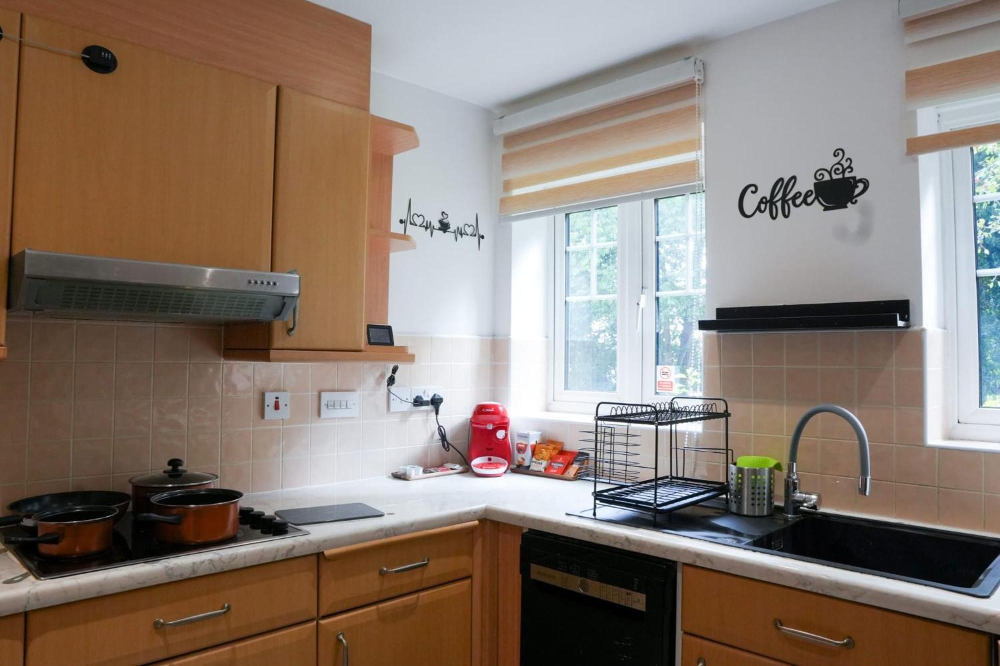 Whole 2-Bed Apartment - Contractors, Professionals, Ulez Free, Free Parking, B'Ham City 10Mins Birmingham Exteriér fotografie