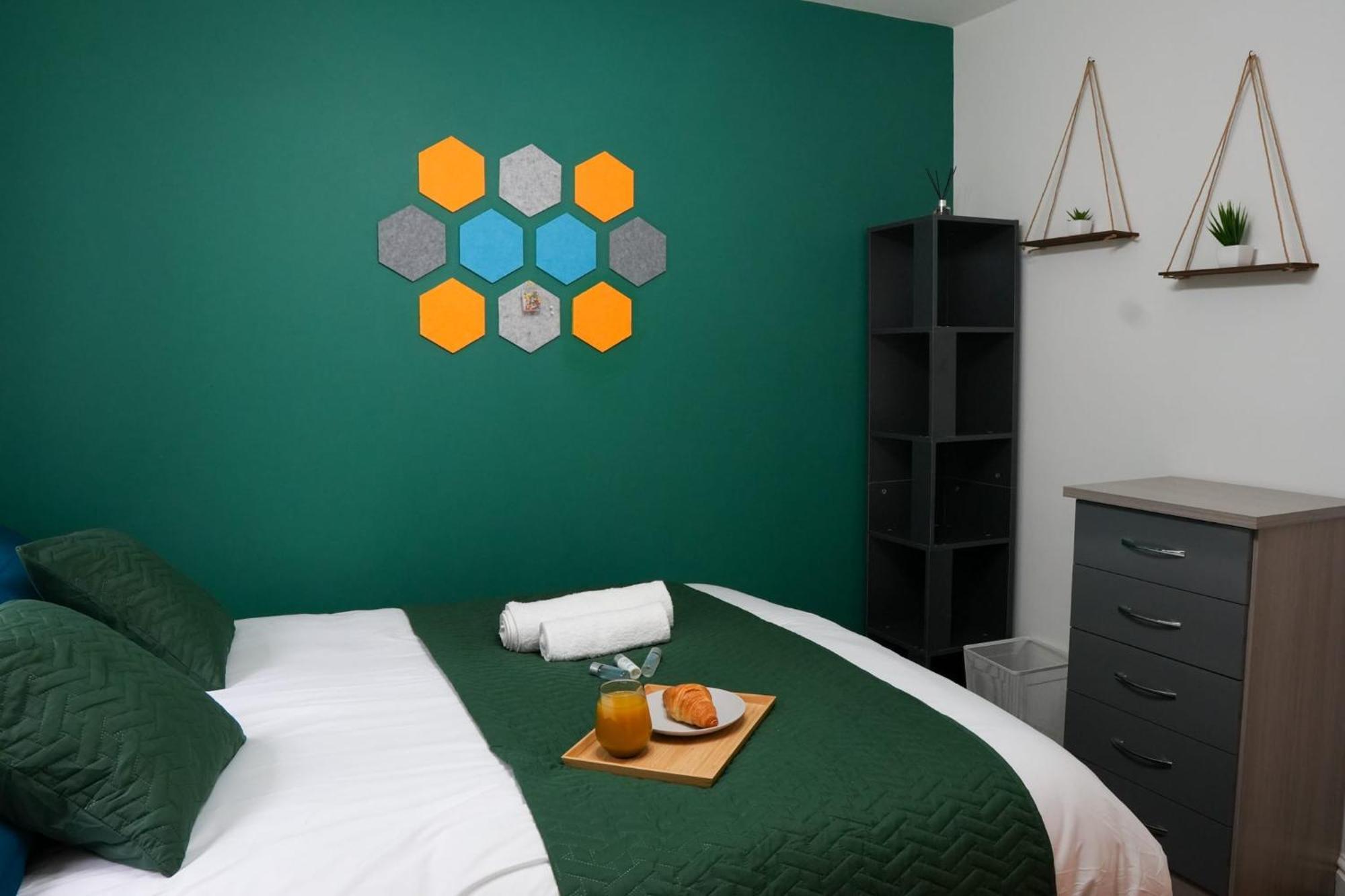Whole 2-Bed Apartment - Contractors, Professionals, Ulez Free, Free Parking, B'Ham City 10Mins Birmingham Exteriér fotografie